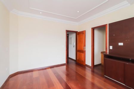 Casa à venda com 570m², 4 quartos e 10 vagasSuíte