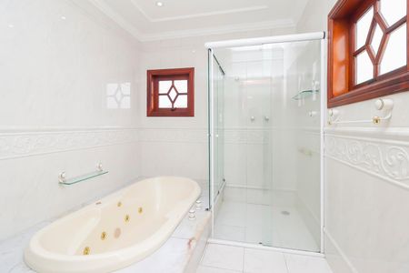 Casa à venda com 570m², 4 quartos e 10 vagasBanheiro da Suíte 1