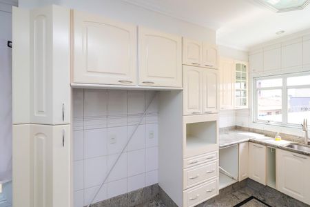 Casa à venda com 570m², 4 quartos e 10 vagasCozinha - Armários