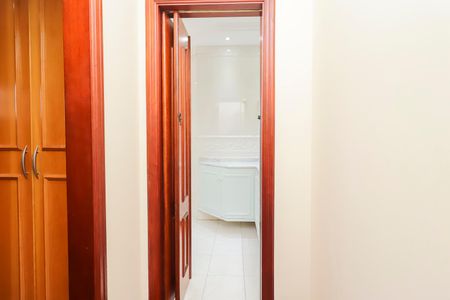 Casa à venda com 570m², 4 quartos e 10 vagasCorredor