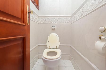 Casa à venda com 570m², 4 quartos e 10 vagasBanheiro da Suíte 1