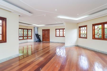 Casa à venda com 570m², 4 quartos e 10 vagasSala