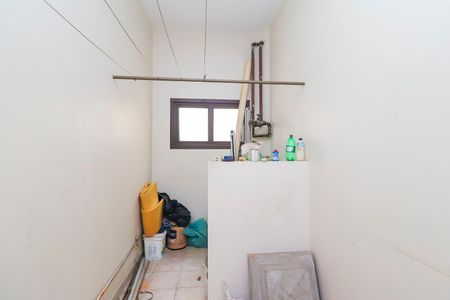 Casa à venda com 570m², 4 quartos e 10 vagasQuarto de serviço