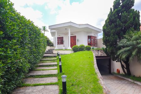 Casa à venda com 570m², 4 quartos e 10 vagasEntrada