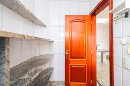 Casa à venda com 570m², 4 quartos e 10 vagasDespensa