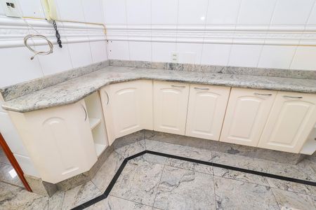 Casa à venda com 570m², 4 quartos e 10 vagasCozinha - Armários