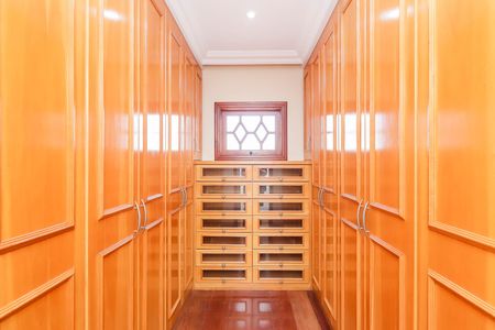 Casa à venda com 570m², 4 quartos e 10 vagasCloset da suíte 1