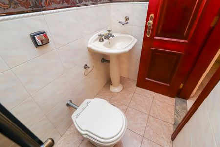 Casa à venda com 570m², 4 quartos e 10 vagasBanheiro da Área Externa