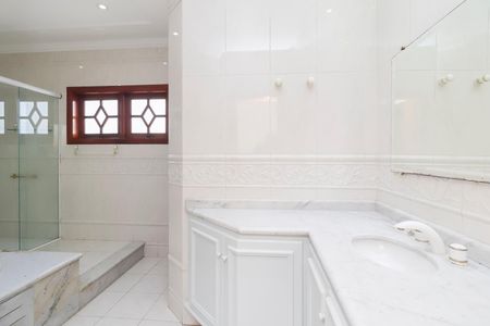 Casa à venda com 570m², 4 quartos e 10 vagasBanheiro da Suíte 1