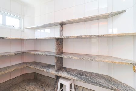 Casa à venda com 570m², 4 quartos e 10 vagasDespensa