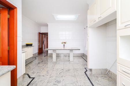 Casa à venda com 570m², 4 quartos e 10 vagasCozinha