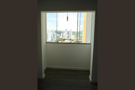 Varanda incorporada( sala )  de apartamento para alugar com 2 quartos, 56m² em Ferrazópolis, São Bernardo do Campo
