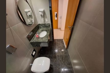 Banheiro  de apartamento para alugar com 1 quarto, 23m² em Centro, Rio de Janeiro