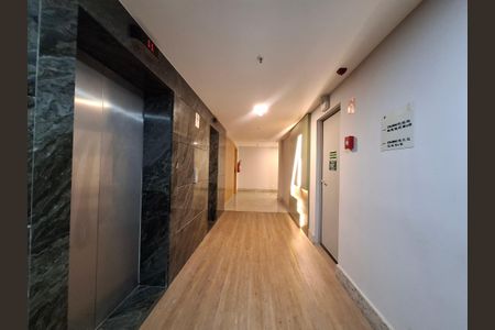 Corredor do prédio  de apartamento para alugar com 1 quarto, 23m² em Centro, Rio de Janeiro