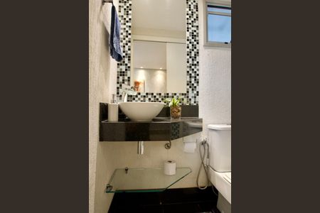 Apartamento à venda com 90m², 2 quartos e 2 vagas Apartamento à venda com 90m², 2 quartos e 2 vagasBanheiro Social