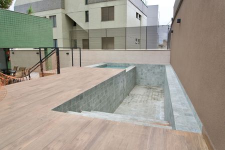 Apartamento à venda com 90m², 2 quartos e 2 vagas Apartamento à venda com 90m², 2 quartos e 2 vagasÁrea comum - Piscina