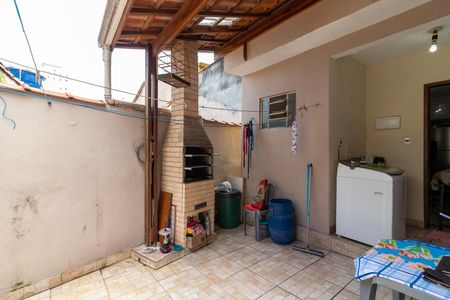 Casa à venda com 230m², 7 quartos e 2 vagasCasa 3 - Área de Serviço e Lazer