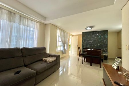 Casa de condomínio para alugar com 96m², 3 quartos e 3 vagasSala