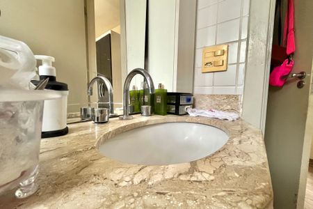 Casa de condomínio para alugar com 96m², 3 quartos e 3 vagasBanheiro da Suíte