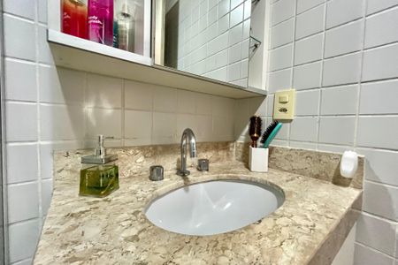 Casa de condomínio para alugar com 96m², 3 quartos e 3 vagasBanheiro Corredor