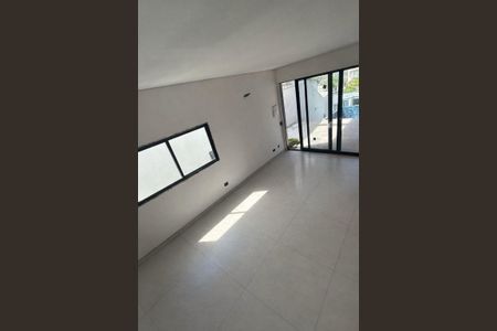 Casa de condomínio à venda com 125m², 3 quartos e 2 vagasSala