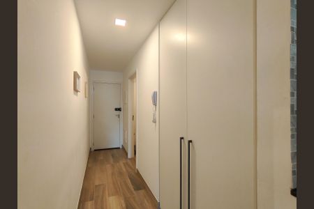 Studio à venda com 50m², 1 quarto e 1 vaga Studio à venda com 50m², 1 quarto e 1 vagaEntrada