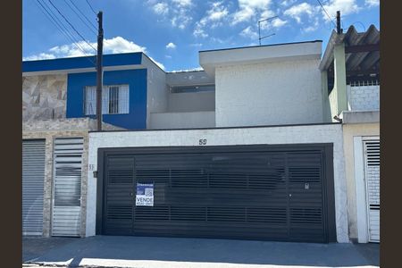 Casa à venda com 181m², 3 quartos e 2 vagasFachada