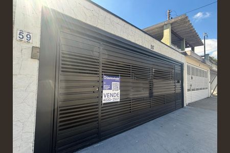 Casa à venda com 181m², 3 quartos e 2 vagasFachada