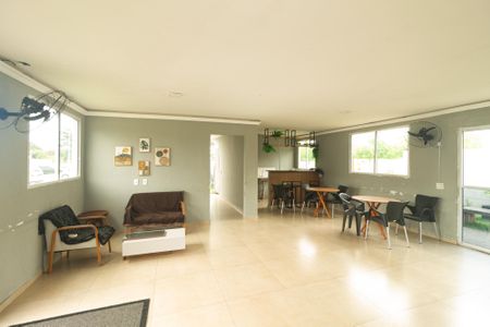 Apartamento para alugar com 44m², 2 quartos e 1 vaga Apartamento para alugar com 44m², 2 quartos e 1 vagaÁrea comum - Salão de festas