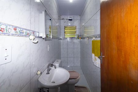 Banheiro social de casa à venda com 3 quartos, 150m² em Fazenda da Juta, São Paulo