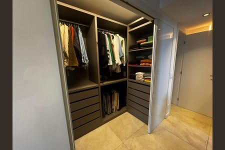 Apartamento à venda com 106m², 2 quartos e 2 vagas Apartamento à venda com 106m², 2 quartos e 2 vagasCloset