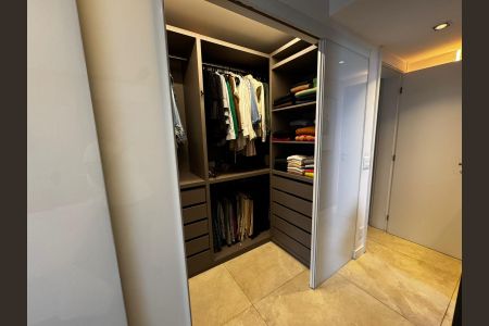 Apartamento à venda com 106m², 2 quartos e 2 vagas Apartamento à venda com 106m², 2 quartos e 2 vagasCloset