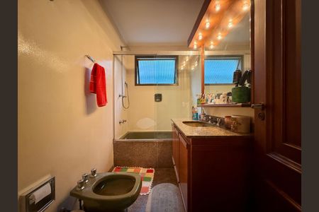 Apartamento à venda com 200m², 4 quartos e 3 vagasBanheiro Suíte 1