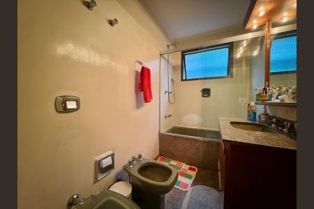 Apartamento à venda com 200m², 4 quartos e 3 vagasBanheiro Suíte 1