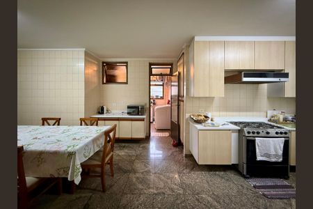 Apartamento à venda com 200m², 4 quartos e 3 vagasCozinha 