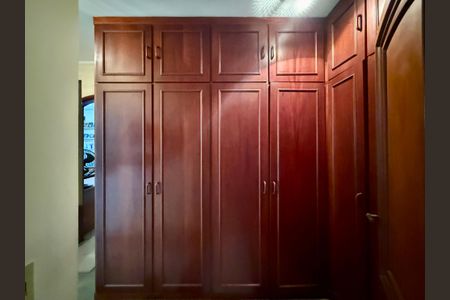 Apartamento à venda com 200m², 4 quartos e 3 vagasCloset Suíte 2