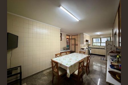 Apartamento à venda com 200m², 4 quartos e 3 vagasCozinha 
