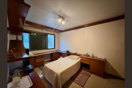 Apartamento à venda com 200m², 4 quartos e 3 vagasQuarto 4