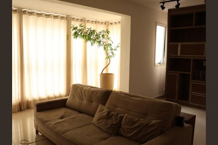 Apartamento à venda com 75m², 2 quartos e 1 vagaSala de TV