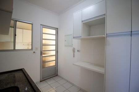 Casa de condomínio para alugar com 94m², 3 quartos e 2 vagas Casa de condomínio para alugar com 94m², 3 quartos e 2 vagasCozinha