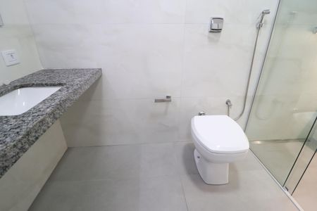 Apartamento para alugar com 151m², 3 quartos e 2 vagasBanheiro do Quarto 1 e 2