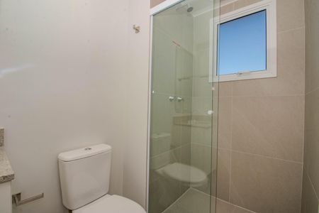 Banheiro de kitnet/studio para alugar com 1 quarto, 44m² em Passo D’areia, Porto Alegre