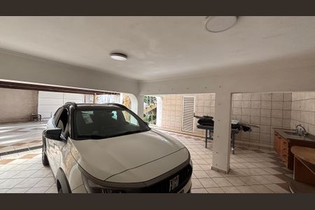 Casa para alugar com 326m², 3 quartos e 6 vagas Casa para alugar com 326m², 3 quartos e 6 vagasGaragem