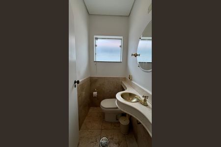 Casa para alugar com 326m², 3 quartos e 6 vagas Casa para alugar com 326m², 3 quartos e 6 vagasLavabo