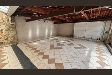 Casa para alugar com 326m², 3 quartos e 6 vagas Casa para alugar com 326m², 3 quartos e 6 vagasGaragem