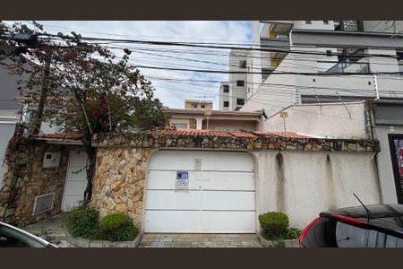 Casa para alugar com 326m², 3 quartos e 6 vagas Casa para alugar com 326m², 3 quartos e 6 vagasFachada