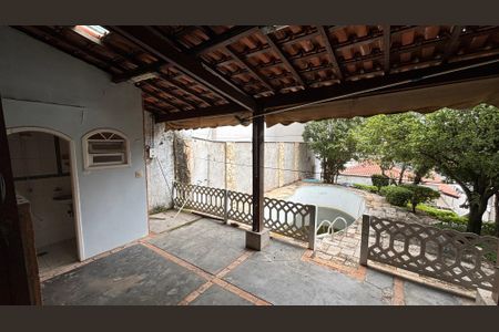 Casa para alugar com 326m², 3 quartos e 6 vagas Casa para alugar com 326m², 3 quartos e 6 vagasQuintal - Area de Serviço