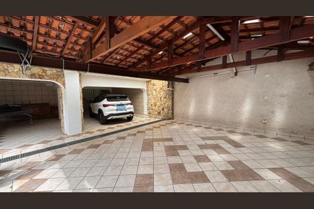 Casa para alugar com 326m², 3 quartos e 6 vagas Casa para alugar com 326m², 3 quartos e 6 vagasGaragem