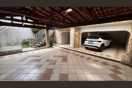 Casa para alugar com 326m², 3 quartos e 6 vagas Casa para alugar com 326m², 3 quartos e 6 vagasGaragem