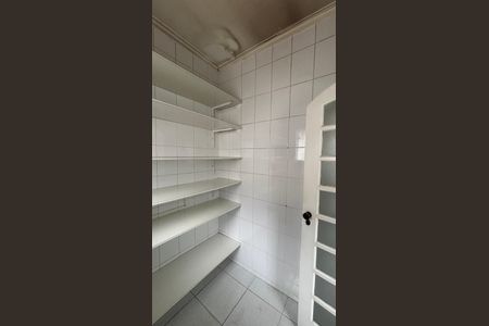 Casa para alugar com 326m², 3 quartos e 6 vagas Casa para alugar com 326m², 3 quartos e 6 vagasDespensa